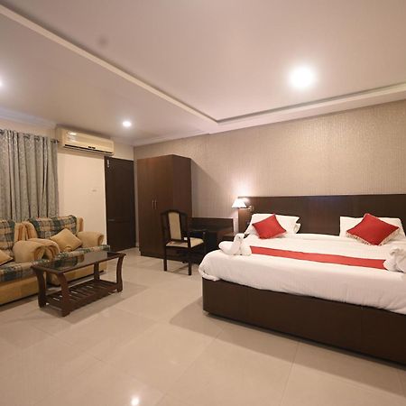 Hotel Bhagavath Gardens Chengannur エクステリア 写真