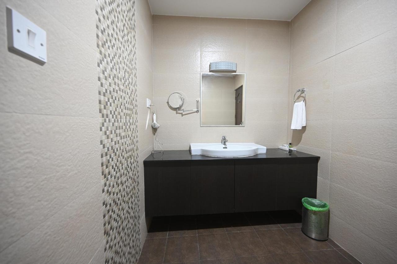 Hotel Bhagavath Gardens Chengannur エクステリア 写真