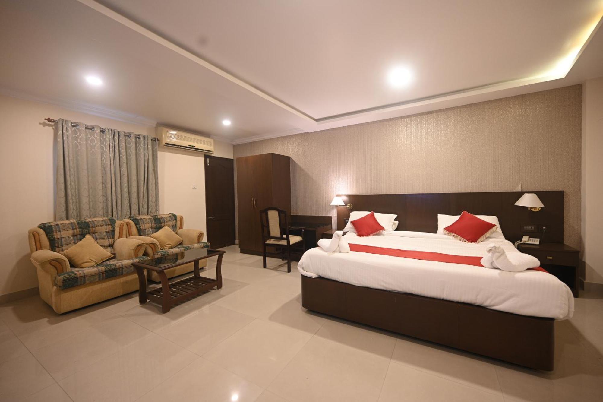 Hotel Bhagavath Gardens Chengannur エクステリア 写真